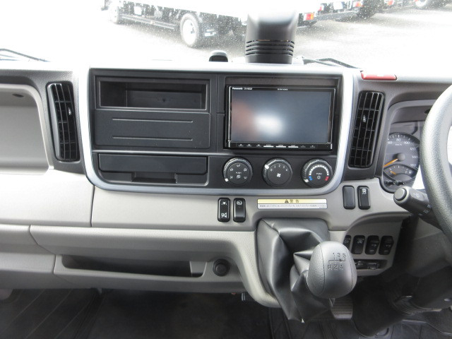 三菱ふそう キャンター 小型 平ボディ（クレーン付） 2PG-FEB80(103751) 17枚目