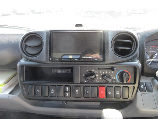 日野 デュトロ 小型 平ボディ 2RG-XZC605M(103761) 17枚目