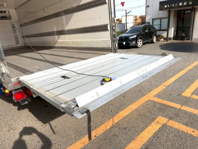 いすゞ フォワード 増トン 冷蔵冷凍バン 2RG-FSR90T2(103764) 5枚目