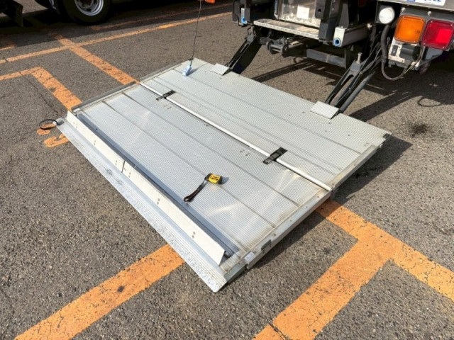 いすゞ フォワード 増トン 冷蔵冷凍バン 2RG-FSR90T2(103764) 6枚目