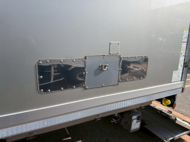 いすゞ フォワード 増トン 冷蔵冷凍バン 2RG-FSR90T2(103764) 17枚目