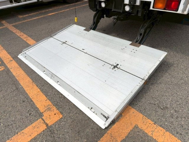 いすゞ フォワード 中型 バン 2RG-FRR90S2(103771) 6枚目