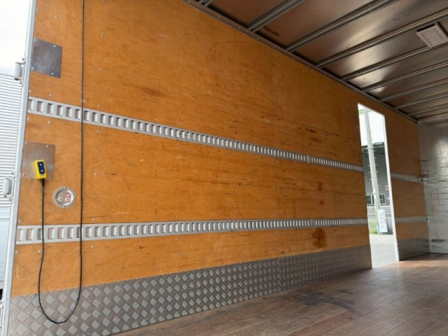 いすゞ フォワード 中型 バン 2RG-FRR90S2(103771) 10枚目