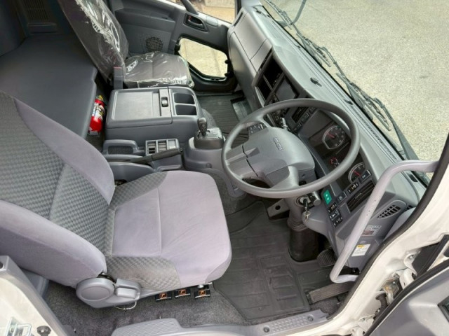 いすゞ フォワード 中型 バン 2RG-FRR90S2(103771) 23枚目