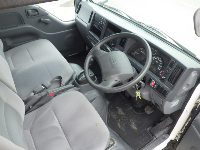 いすゞ エルフ 小型 冷蔵冷凍バン TPG-NHR85AN(103777) 6枚目