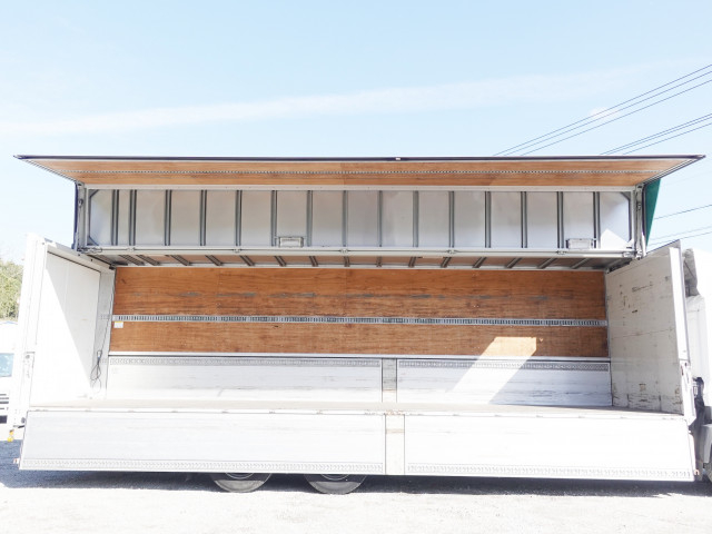 UDトラックス（日産） クオン 大型 ウィング QKG-CD5ZA(103796) 14枚目