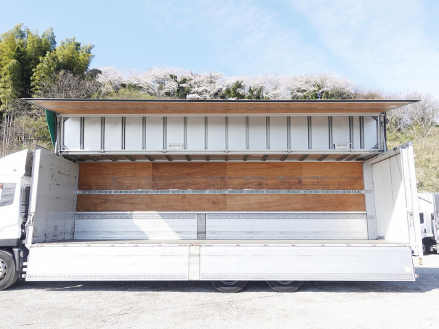 UDトラックス（日産） クオン 大型 ウィング QKG-CD5ZA(103796) 15枚目