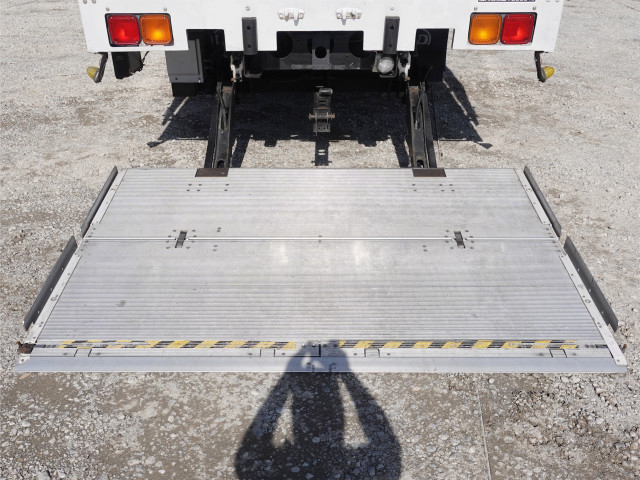 UDトラックス（日産） クオン 大型 ウィング QKG-CD5ZA(103796) 16枚目