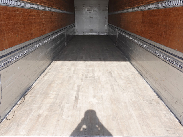 UDトラックス（日産） クオン 大型 ウィング QKG-CD5ZA(103796) 19枚目