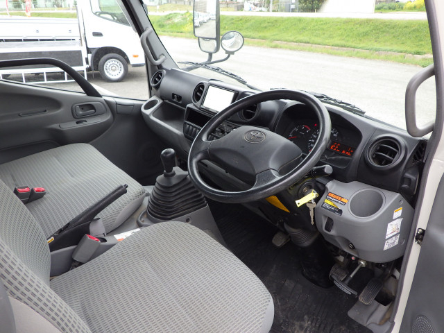 トヨタ ダイナ 小型 平ボディ（クレーン付） SKG-XZC605(103802) 6枚目