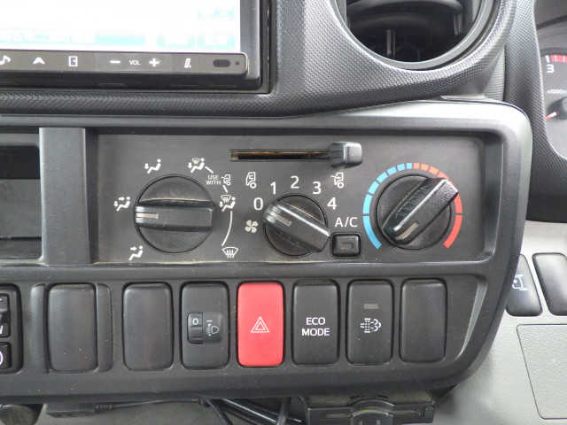 トヨタ ダイナ 小型 平ボディ（クレーン付） SKG-XZC605(103802) 10枚目