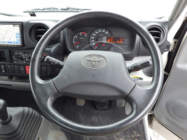 トヨタ ダイナ 小型 平ボディ（クレーン付） SKG-XZC605(103802) 15枚目