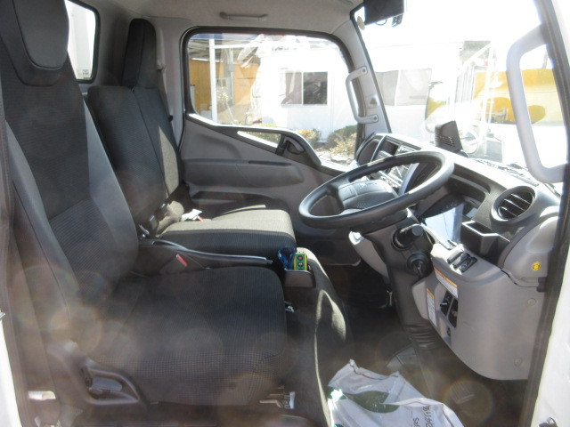 三菱ふそう キャンター 小型 冷蔵冷凍バン 2RG-FEAV0(103835) 12枚目