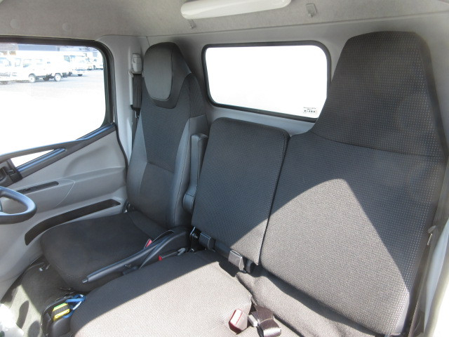 三菱ふそう キャンター 小型 冷蔵冷凍バン 2RG-FEAV0(103835) 19枚目