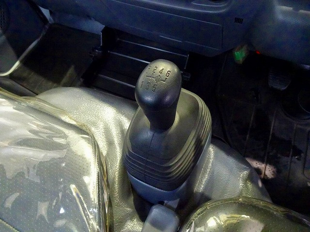 いすゞ エルフ 小型 平ボディ（クレーン付） 2RG-NKR88A(103837) 16枚目