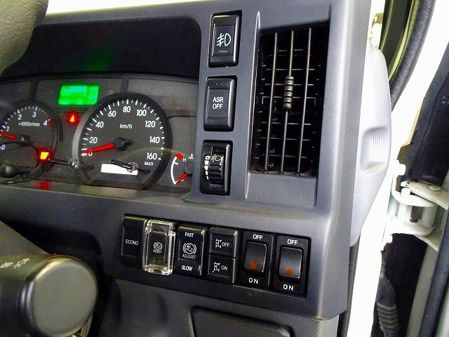 いすゞ エルフ 小型 平ボディ（クレーン付） 2RG-NKR88A(103837) 18枚目