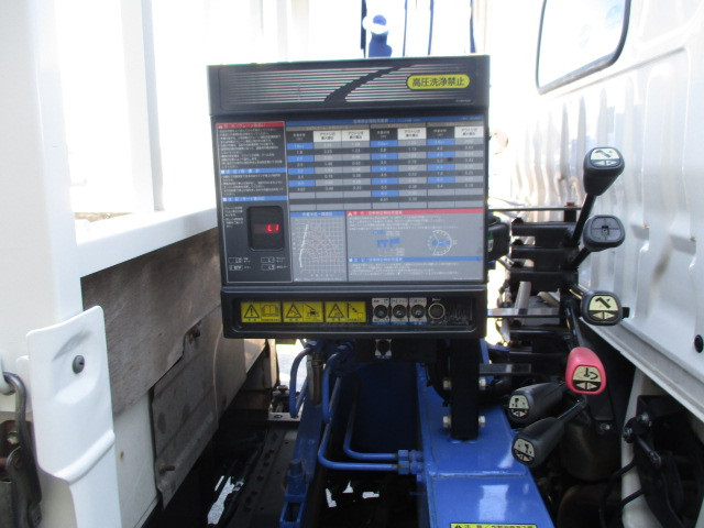 トヨタ トヨエース 小型 平ボディ（クレーン付） TKG-XZU650(103852) 10枚目