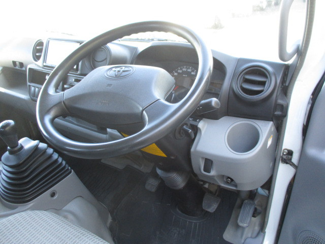 トヨタ トヨエース 小型 平ボディ（クレーン付） TKG-XZU650(103852) 22枚目