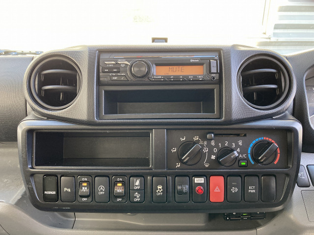 トヨタ トヨエース 小型 バン 2RG-XZU605(103867) 17枚目