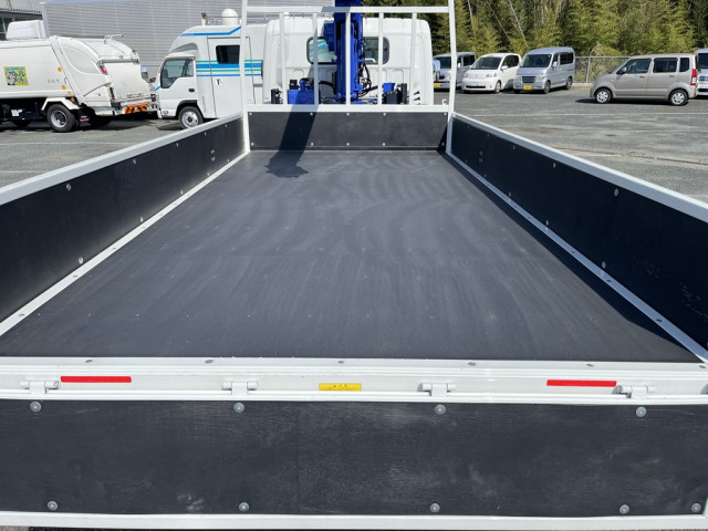 三菱ふそう キャンター 小型 平ボディ（クレーン付） 2RG-FEB80(103870) 6枚目