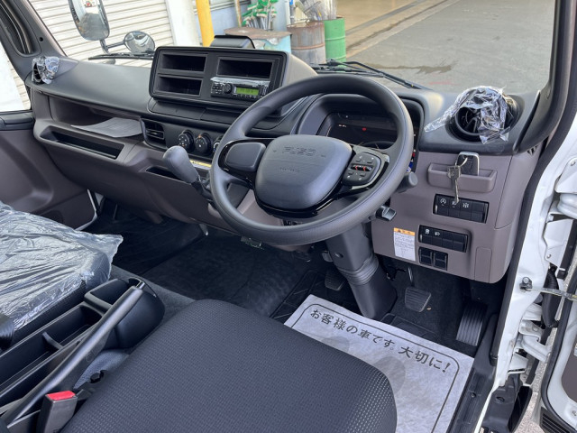 三菱ふそう キャンター 小型 平ボディ（クレーン付） 2RG-FEB80(103870) 9枚目