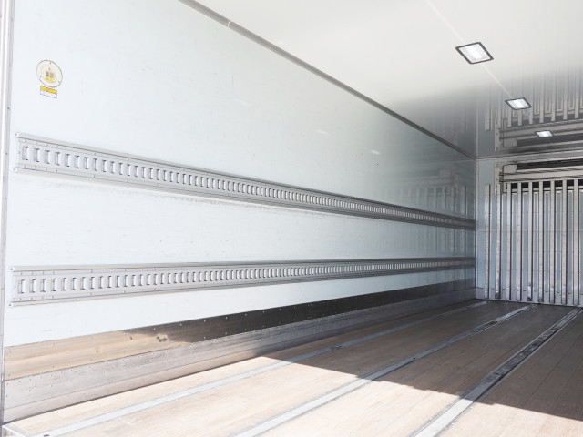 いすゞ フォワード 小型 冷蔵冷凍バン TKG-FRR90T2(103881) 16枚目