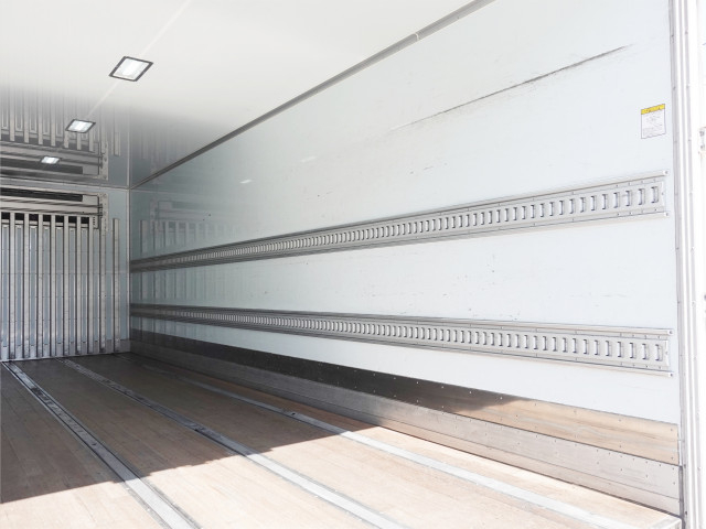 いすゞ フォワード 小型 冷蔵冷凍バン TKG-FRR90T2(103881) 17枚目