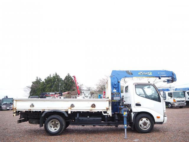 日野 デュトロ 小型 平ボディ（クレーン付） TKG-XZU695M(103885) 6枚目