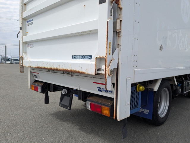 三菱ふそう キャンター 小型 冷蔵冷凍バン 2PG-FBAV0(103987) 6枚目