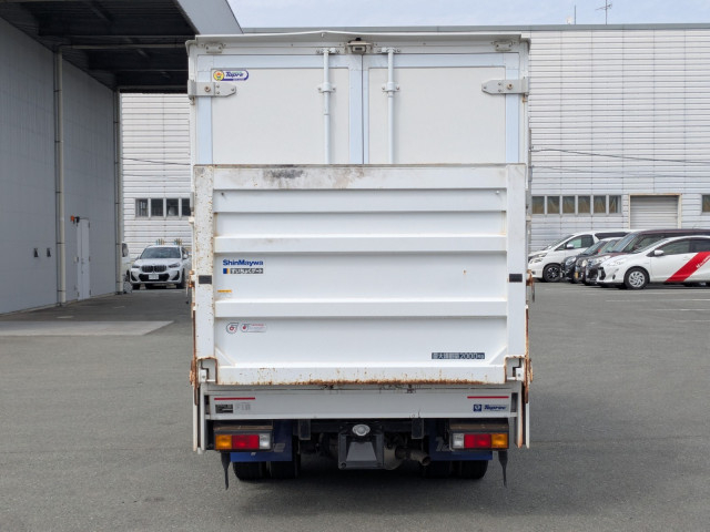 三菱ふそう キャンター 小型 冷蔵冷凍バン 2PG-FBAV0(103987) 7枚目