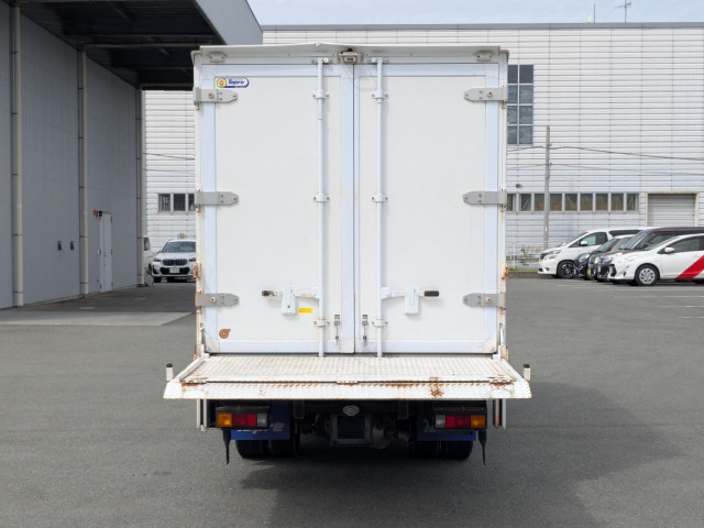 三菱ふそう キャンター 小型 冷蔵冷凍バン 2PG-FBAV0(103987) 8枚目