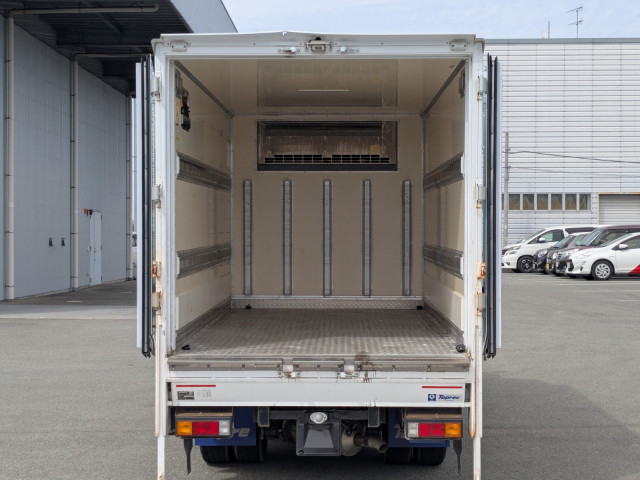 三菱ふそう キャンター 小型 冷蔵冷凍バン 2PG-FBAV0(103987) 9枚目