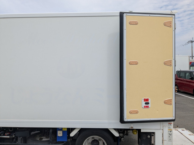 三菱ふそう キャンター 小型 冷蔵冷凍バン 2PG-FBAV0(103987) 10枚目