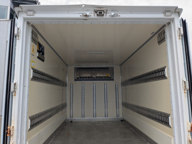 三菱ふそう キャンター 小型 冷蔵冷凍バン 2PG-FBAV0(103987) 19枚目
