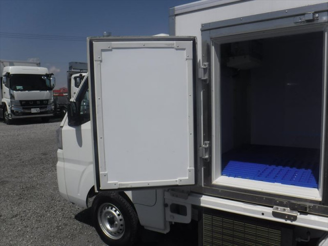 ダイハツ ハイゼット 軽 冷蔵冷凍バン 3BD-S500P(103988) 8枚目
