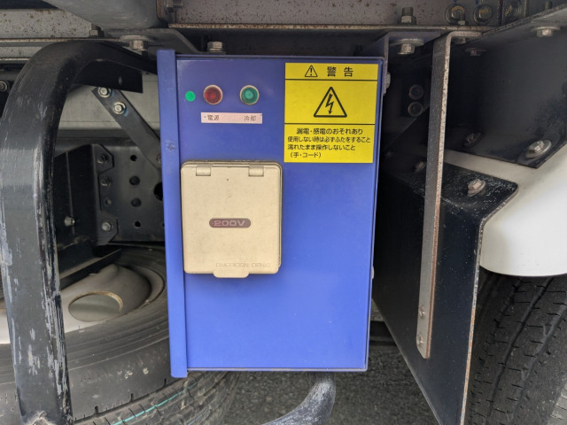 三菱ふそう キャンター 小型 冷蔵冷凍バン 2PG-FBAV0(103987) 33枚目