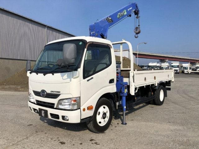 日野 デュトロ 小型 平ボディ（クレーン付） TKG-XZU650M(103999) 1枚目