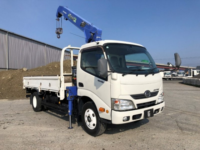 日野 デュトロ 小型 平ボディ（クレーン付） TKG-XZU650M(103999) 2枚目