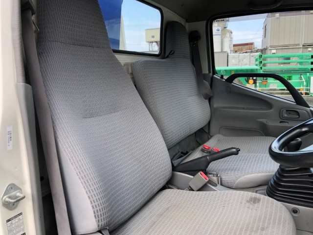 日野 デュトロ 小型 平ボディ（クレーン付） TKG-XZU650M(103999) 8枚目