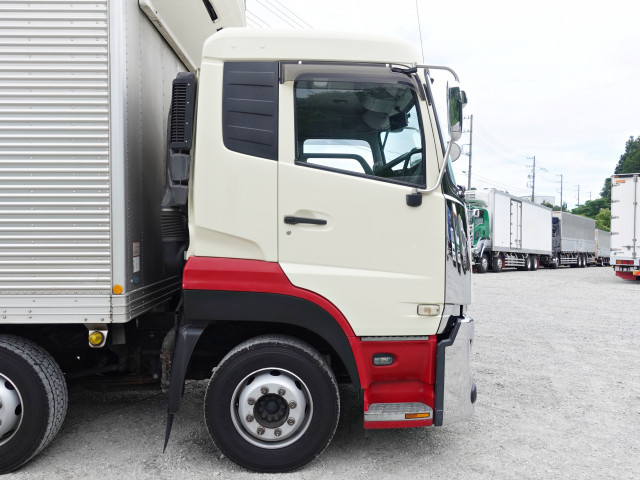 UDトラックス（日産） クオン 大型 冷蔵冷凍バン 2PG-CG5CA(109470) 4枚目