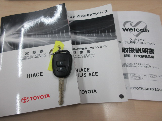 トヨタ ハイエース 小型 バン CBA-TRH214W(104049) 5枚目