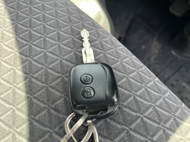 いすゞ エルフ 小型 平ボディ TRG-NJR85A(104051) 28枚目