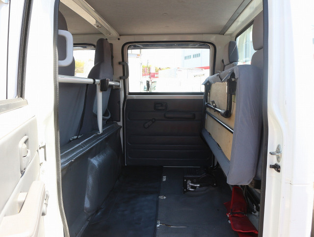 いすゞ エルフ 小型 Wキャブ TRG-NHR85A(104059) 50枚目