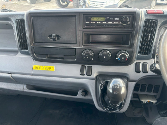 三菱ふそう キャンター 小型 平ボディ（クレーン付） TKG-FEB50(104064) 32枚目