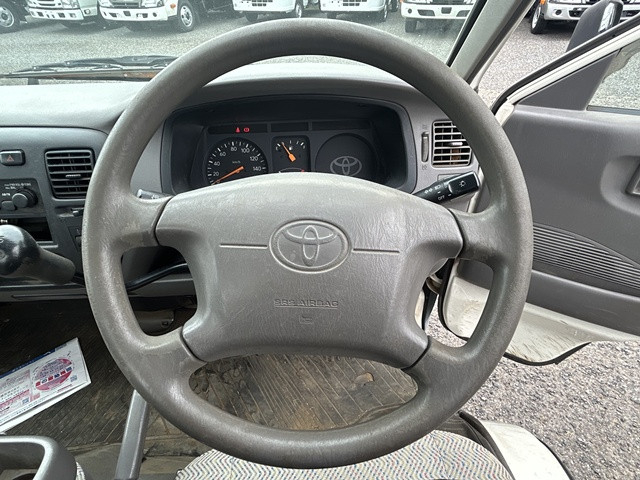 トヨタ ライトエース 小型 平ボディ GK-KM70(104073) 4枚目