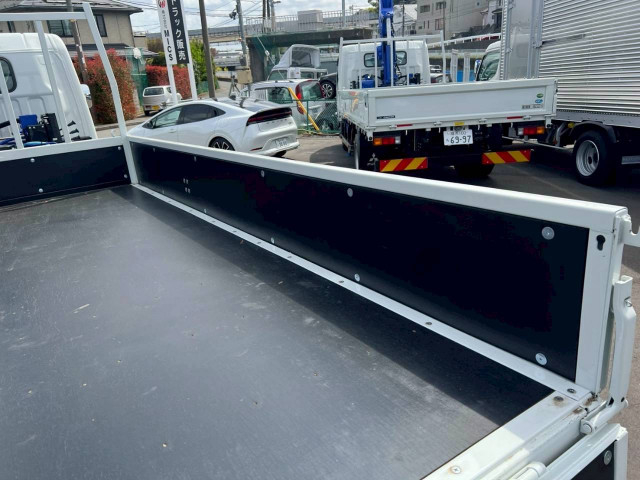 三菱ふそう キャンター 小型 平ボディ（クレーン付） 2PG-FEB90(104078) 11枚目