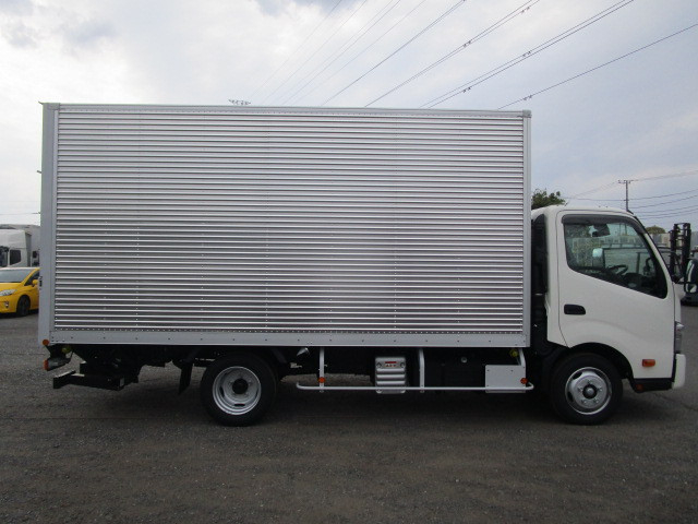 Hino dutro Small Box body 2KG-XZU710M(104082) 6枚目