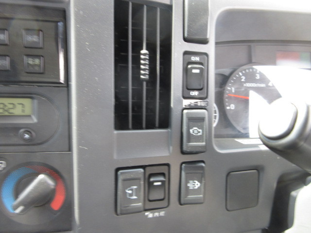 いすゞ エルフ 小型 冷蔵冷凍バン 2RG-NLR88AN(104087) 13枚目