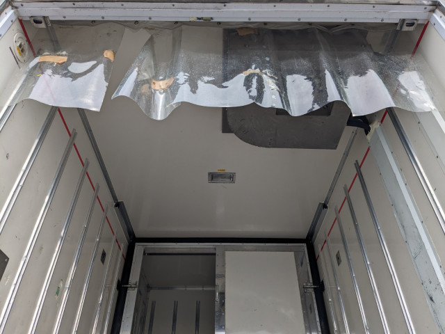 いすゞ エルフ 小型 冷蔵冷凍バン 2RG-NMR88AN(104124) 14枚目