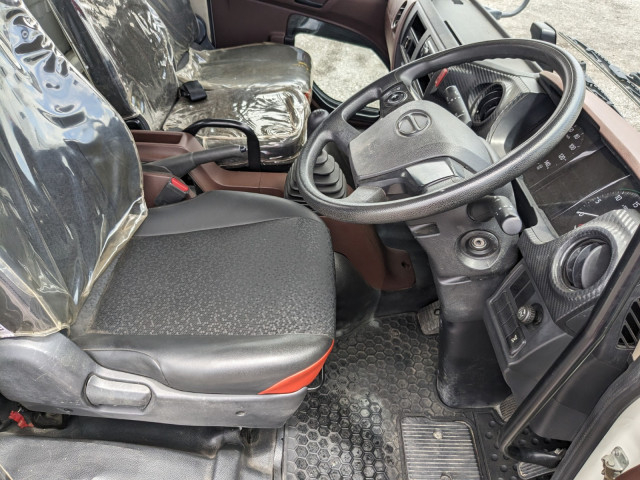 日野 レンジャー 中型 平ボディ（クレーン付） 2KG-FC2ABA(104134) 26枚目